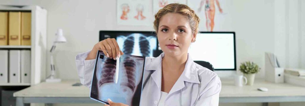 Pneumonia vaccine side effects outweigh the risks of the illness. 